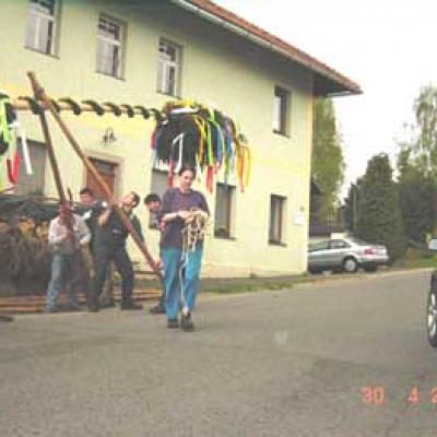 Maibaumaufstellen 2003 20150402 1005170211